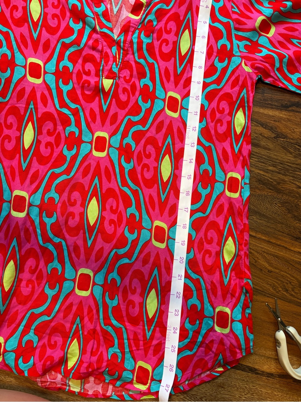 Escapada XS Hot Pink Geometric Print V-Neck 3/4 Sleeve Blouse - Picture 6 of 7